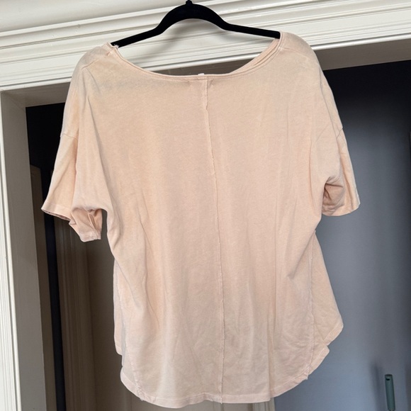 Gianni Bini Soft Peach Short Sleeve Top Size Medium - Picture 2 of 2